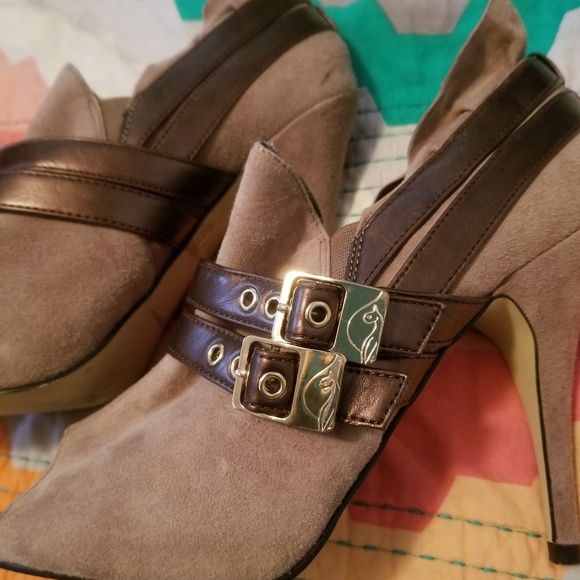 Baby Phat Mocha open toe ruffle heels 7.5 - Picture 3 of 4